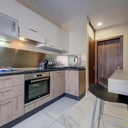 Lägenhet Modern 3-bedroom With Balcony, Wifi & Ac San Ġwann