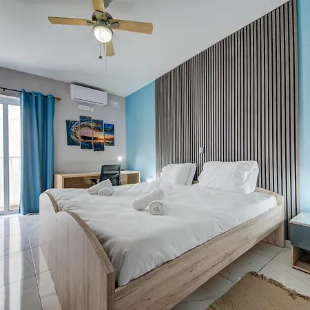 Modern 3-bedroom With Balcony, Wifi & Ac Lägenhet San Ġwann