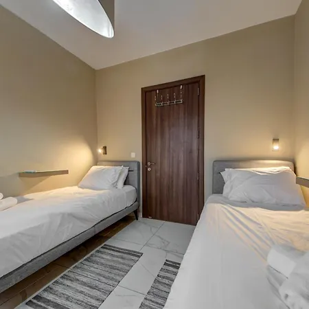 Modern 3-bedroom With Balcony, Wifi & Ac Lägenhet
