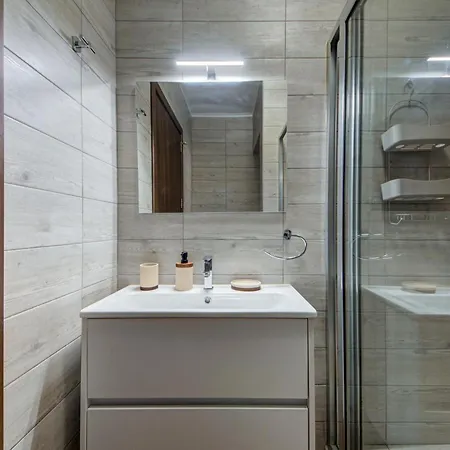 Modern 3-bedroom With Balcony, Wifi & Ac * San Ġwann