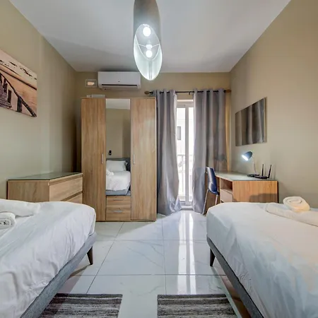 Modern 3-bedroom With Balcony, Wifi & Ac Lägenhet *