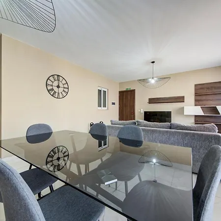 Modern 3-bedroom With Balcony, Wifi & Ac * San Ġwann