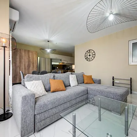 Modern 3-bedroom With Balcony, Wifi & Ac * San Ġwann