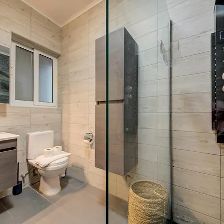 Modern 3-bedroom With Balcony, Wifi & Ac Lägenhet *