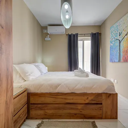 Modern 3-bedroom With Balcony, Wifi & Ac Lägenhet