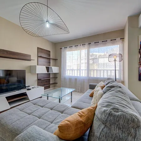 Lägenhet Modern 3-bedroom With Balcony, Wifi & Ac